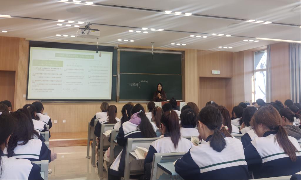 省高校思政课教指委专家莅临我校听课调研指导